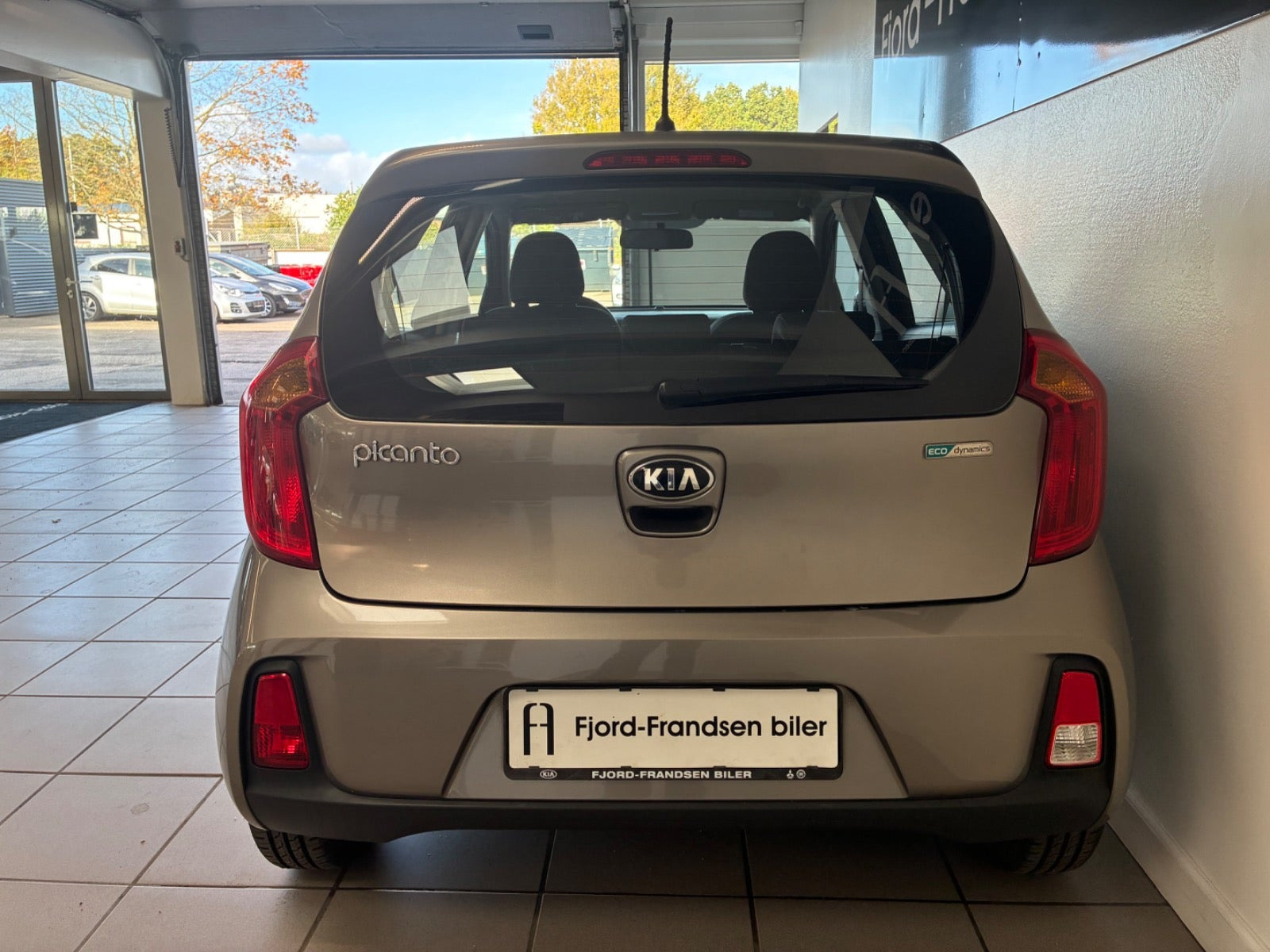 Orange Kia Picanto fra 2016