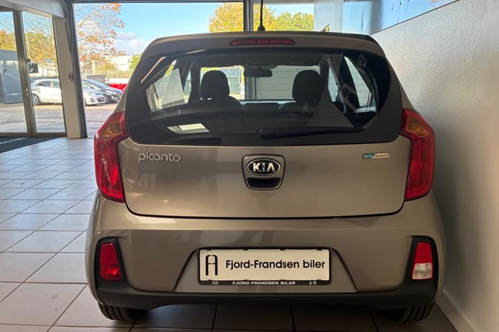 Orange Kia Picanto fra 2016