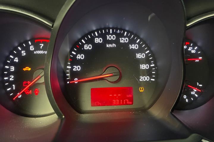 Orange Kia Picanto fra 2016