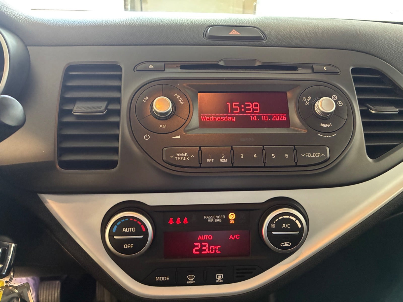 Orange Kia Picanto fra 2016