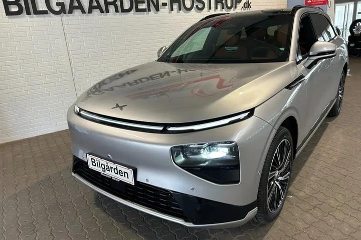 Sølv Xpeng G9 fra 2026