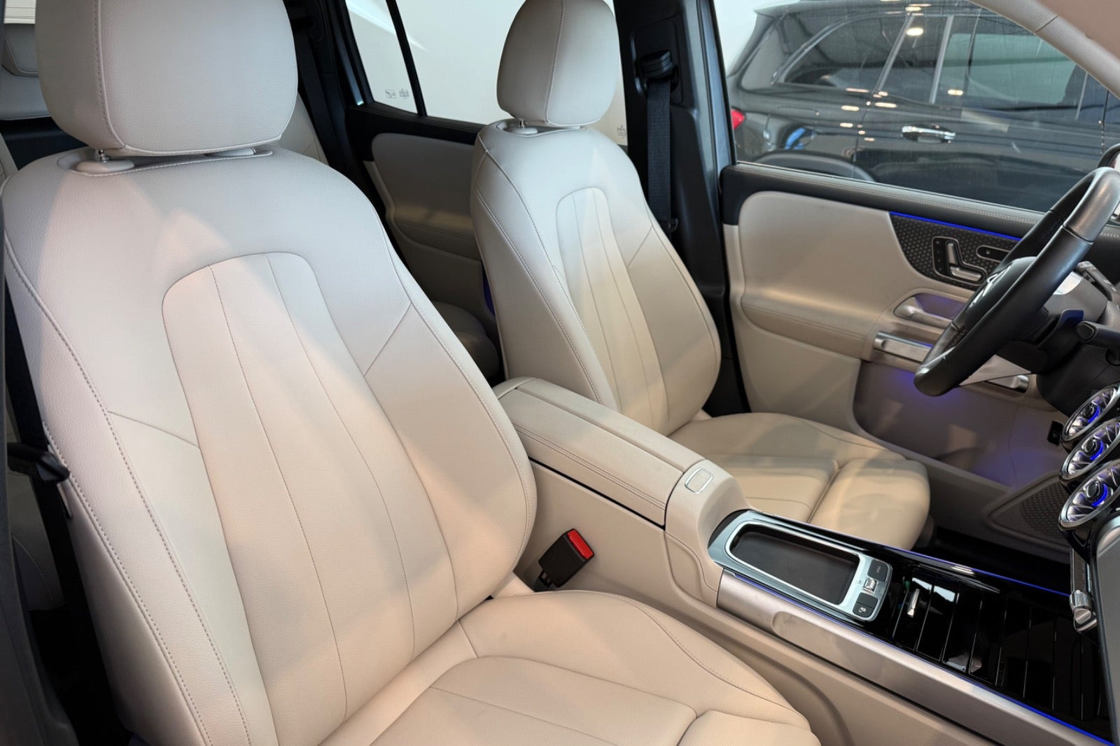 Grå Mercedes EQB250+ fra 2026