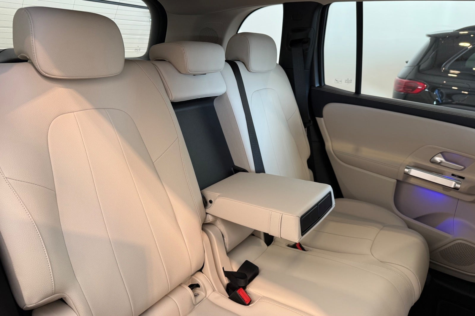 Grå Mercedes EQB250+ fra 2026
