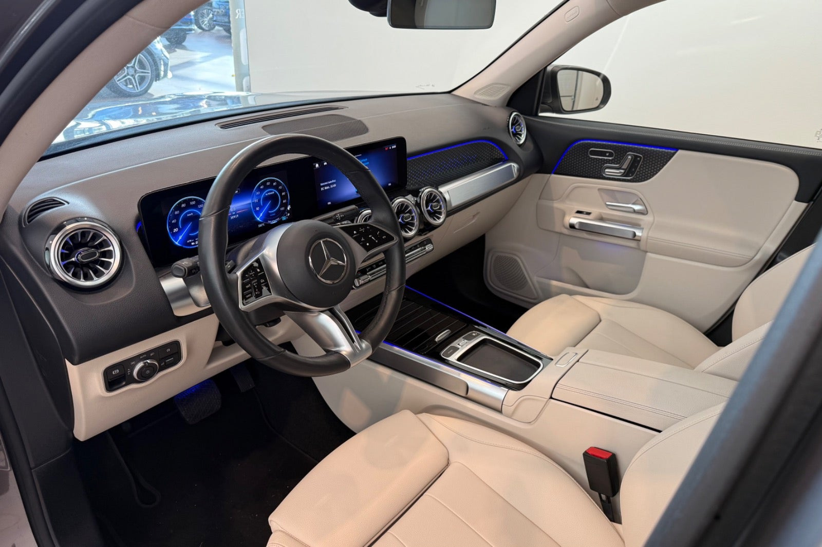 Grå Mercedes EQB250+ fra 2026
