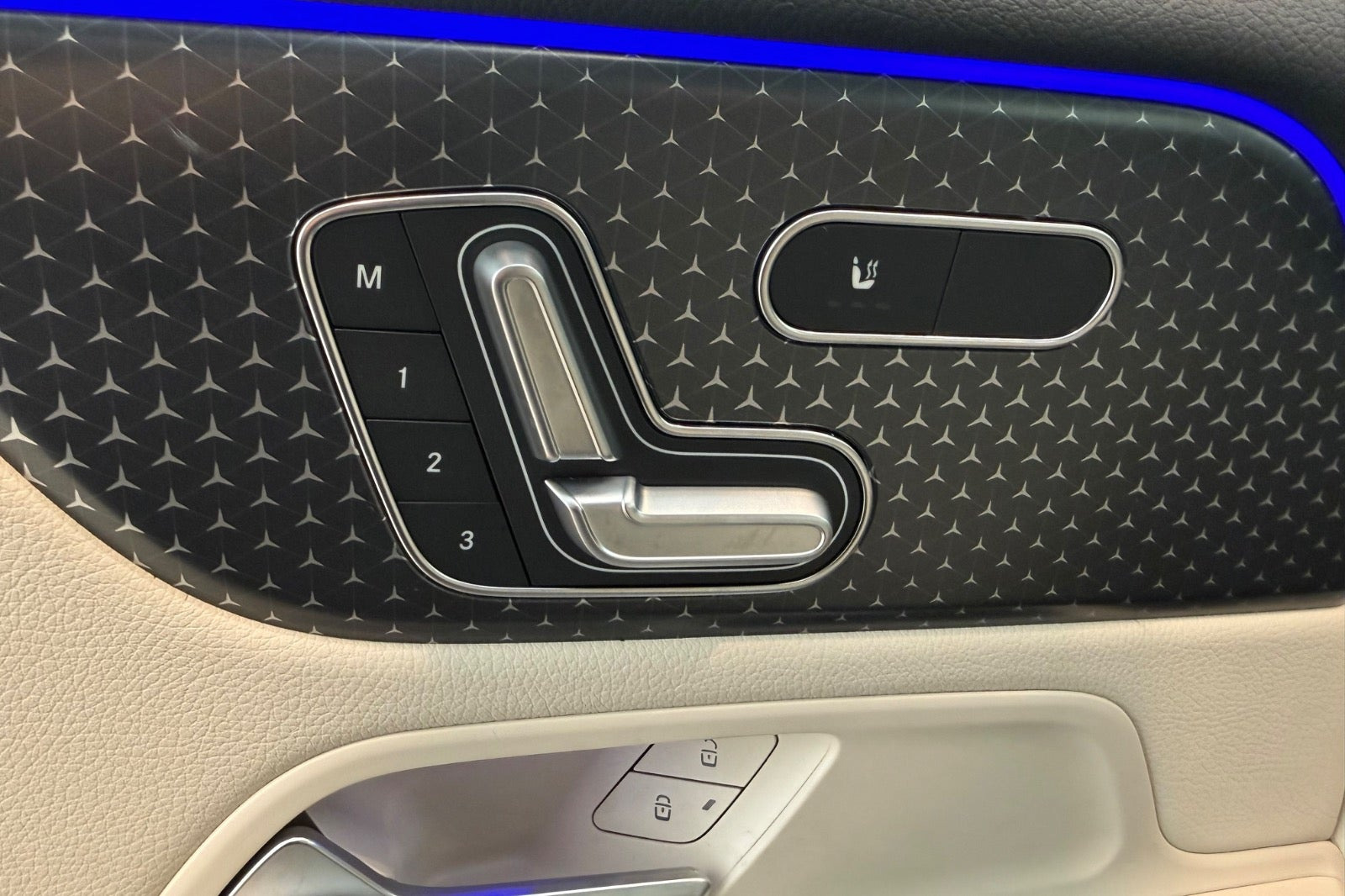 Grå Mercedes EQB250+ fra 2026