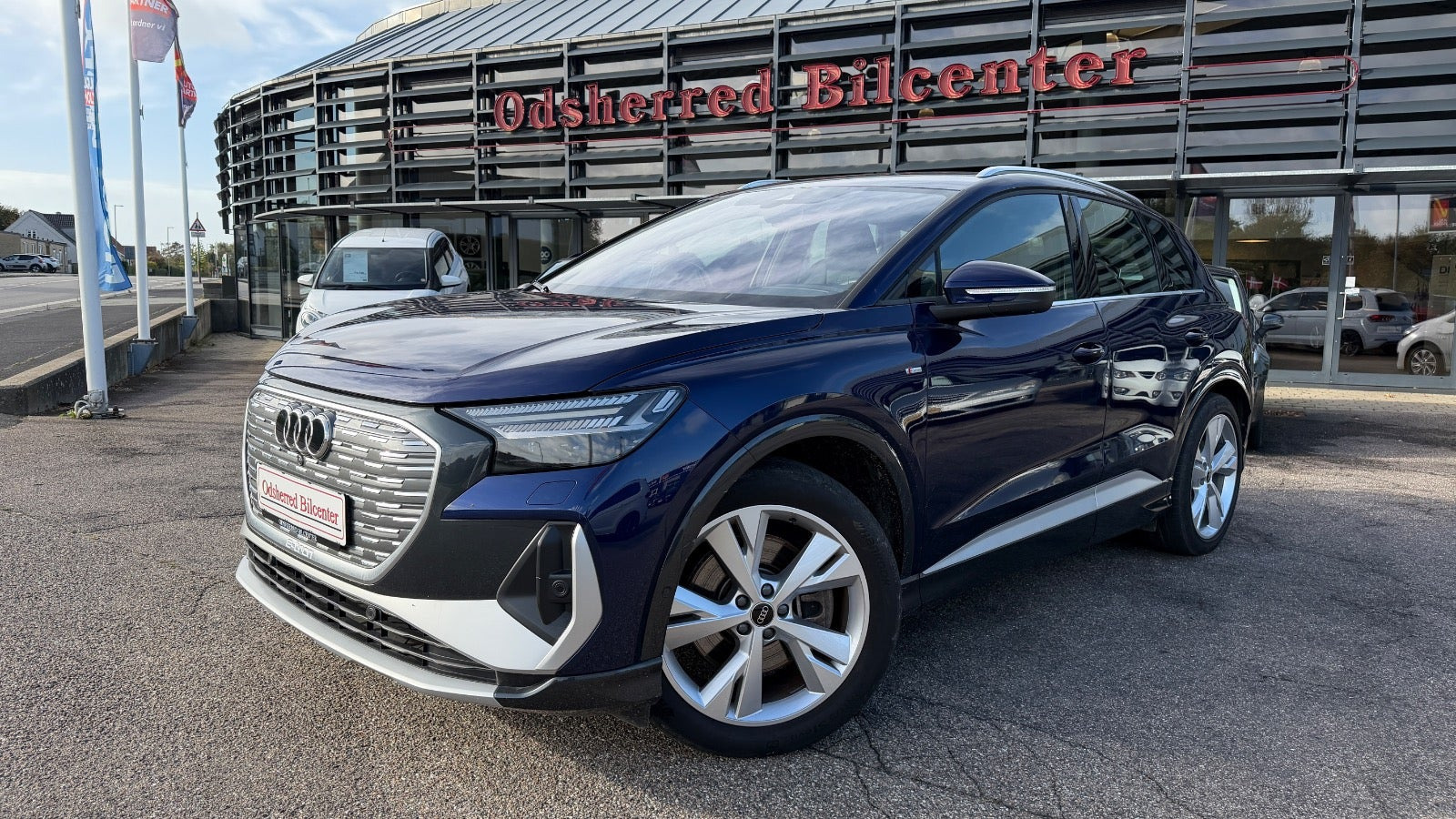 Blå Audi Q4 e-tron fra 2025