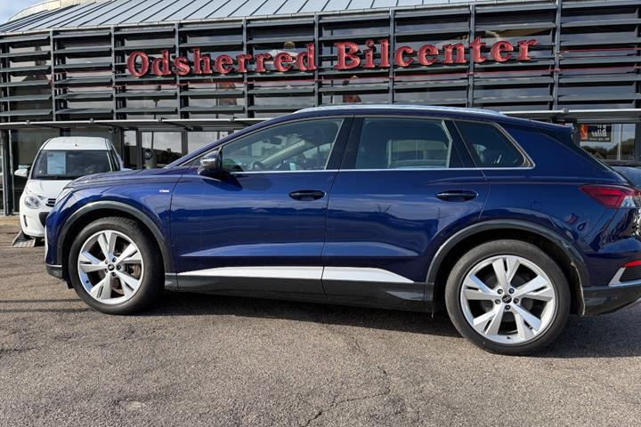 Blå Audi Q4 e-tron fra 2025