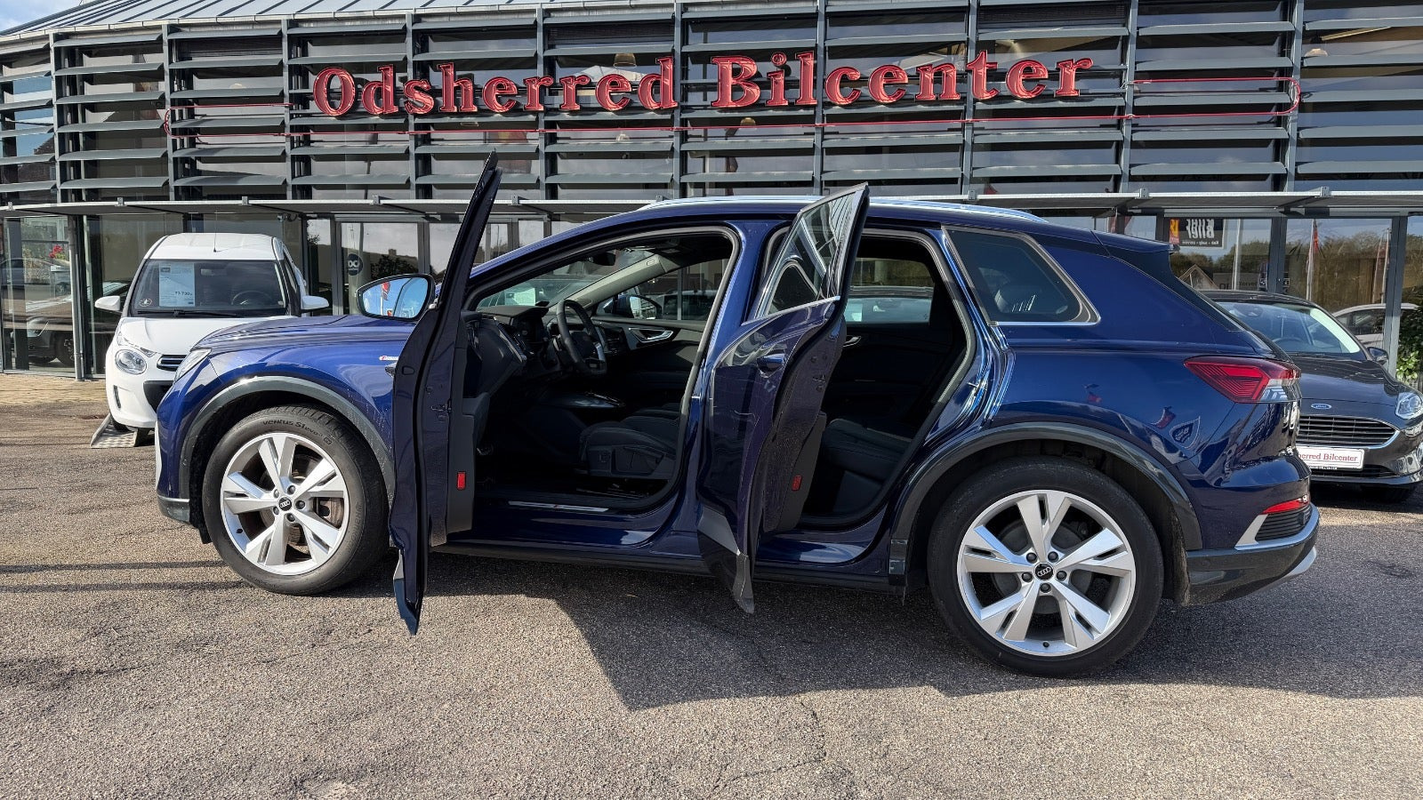 Blå Audi Q4 e-tron fra 2025
