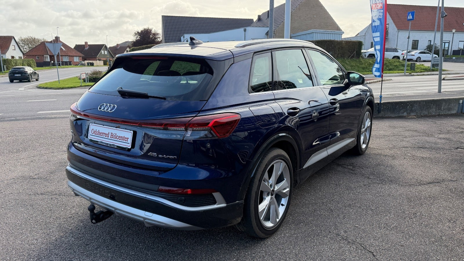 Blå Audi Q4 e-tron fra 2025