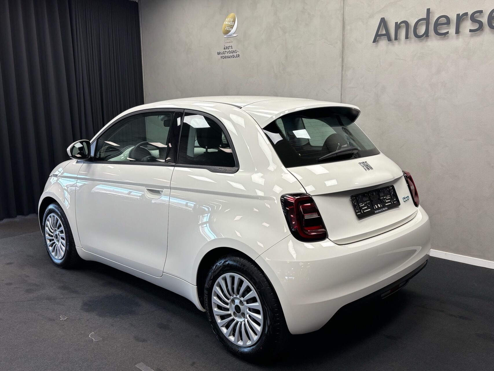 Hvid Fiat 500e fra 2024