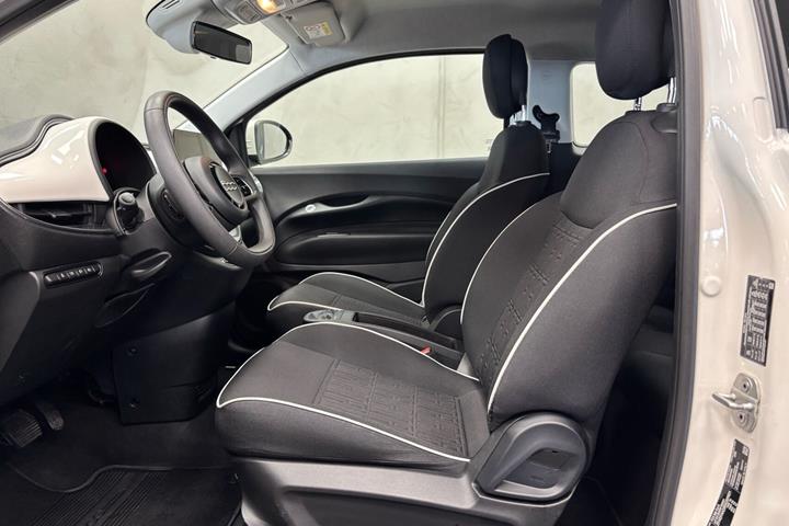 Hvid Fiat 500e fra 2024