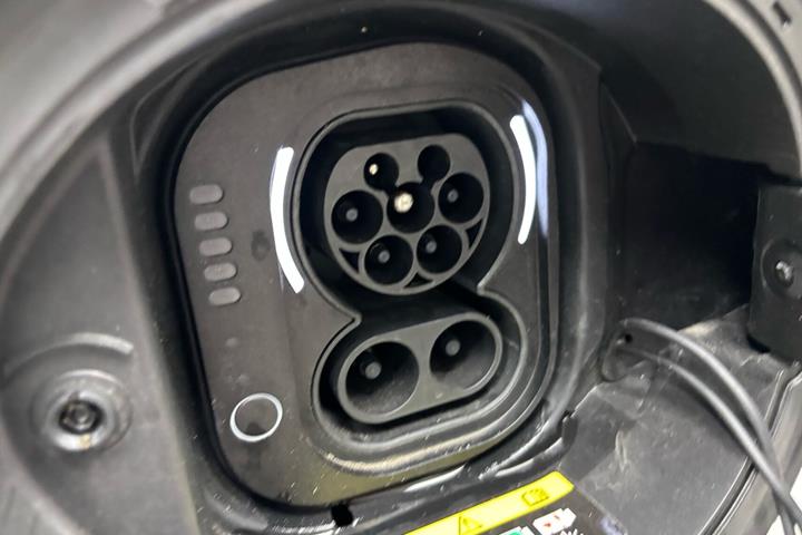 Hvid Fiat 500e fra 2024