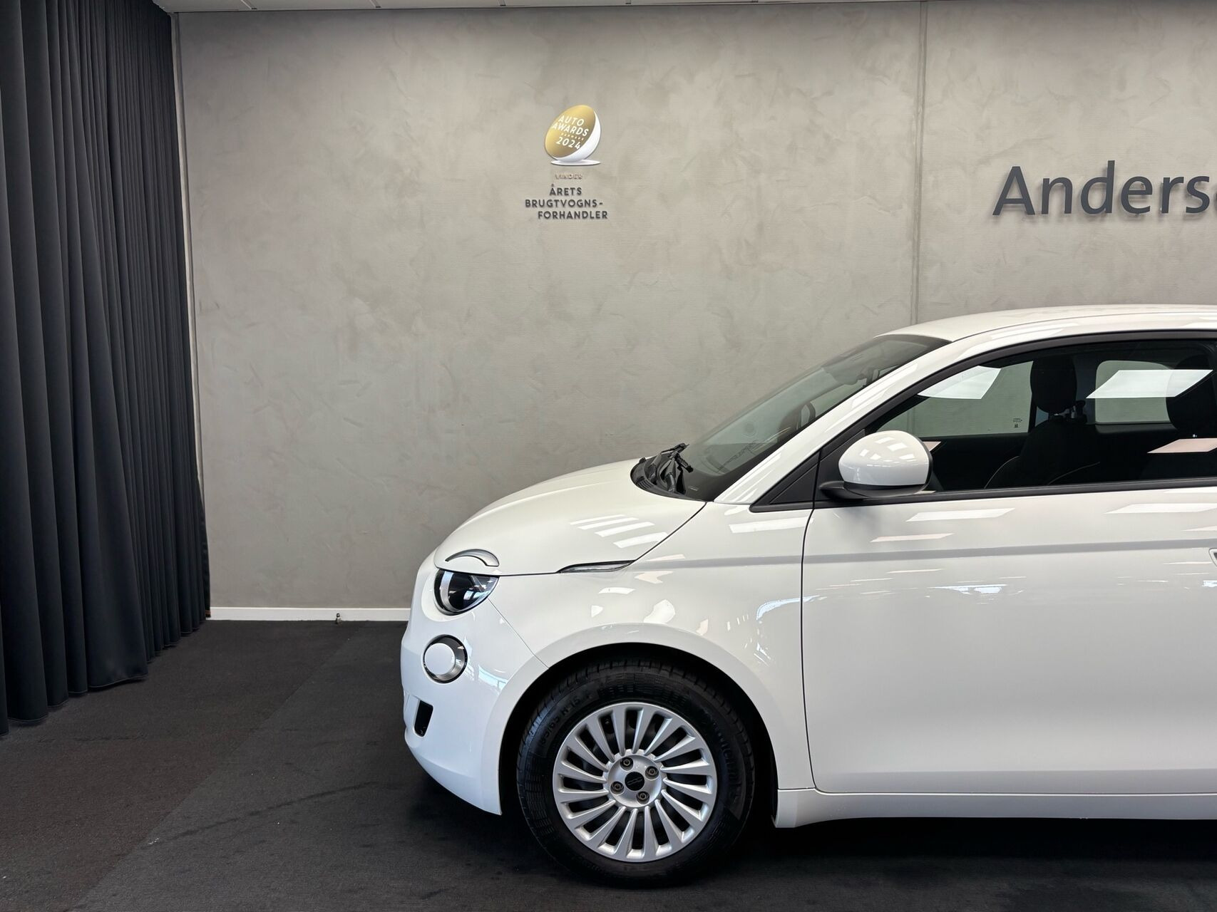 Hvid Fiat 500e fra 2023