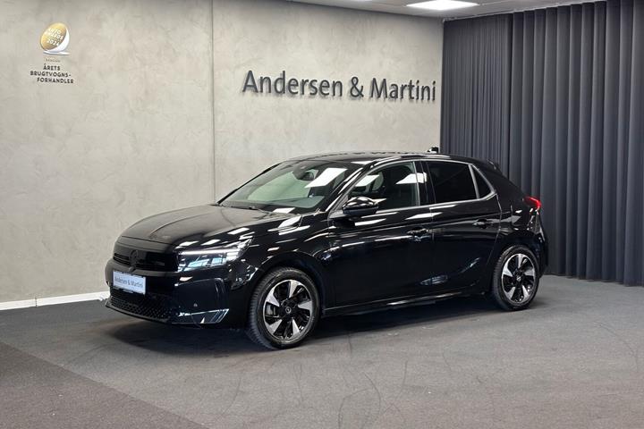 Sort Opel Corsa-e fra 2024