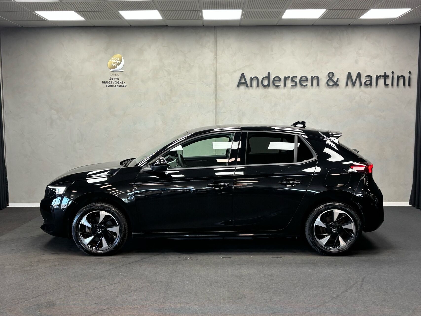 Sort Opel Corsa-e fra 2024