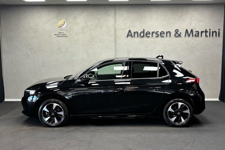 Sort Opel Corsa-e fra 2024