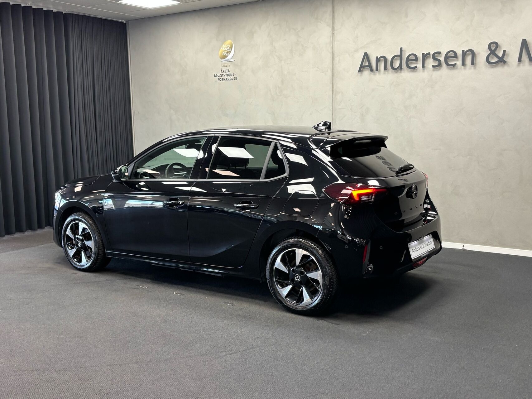 Sort Opel Corsa-e fra 2024