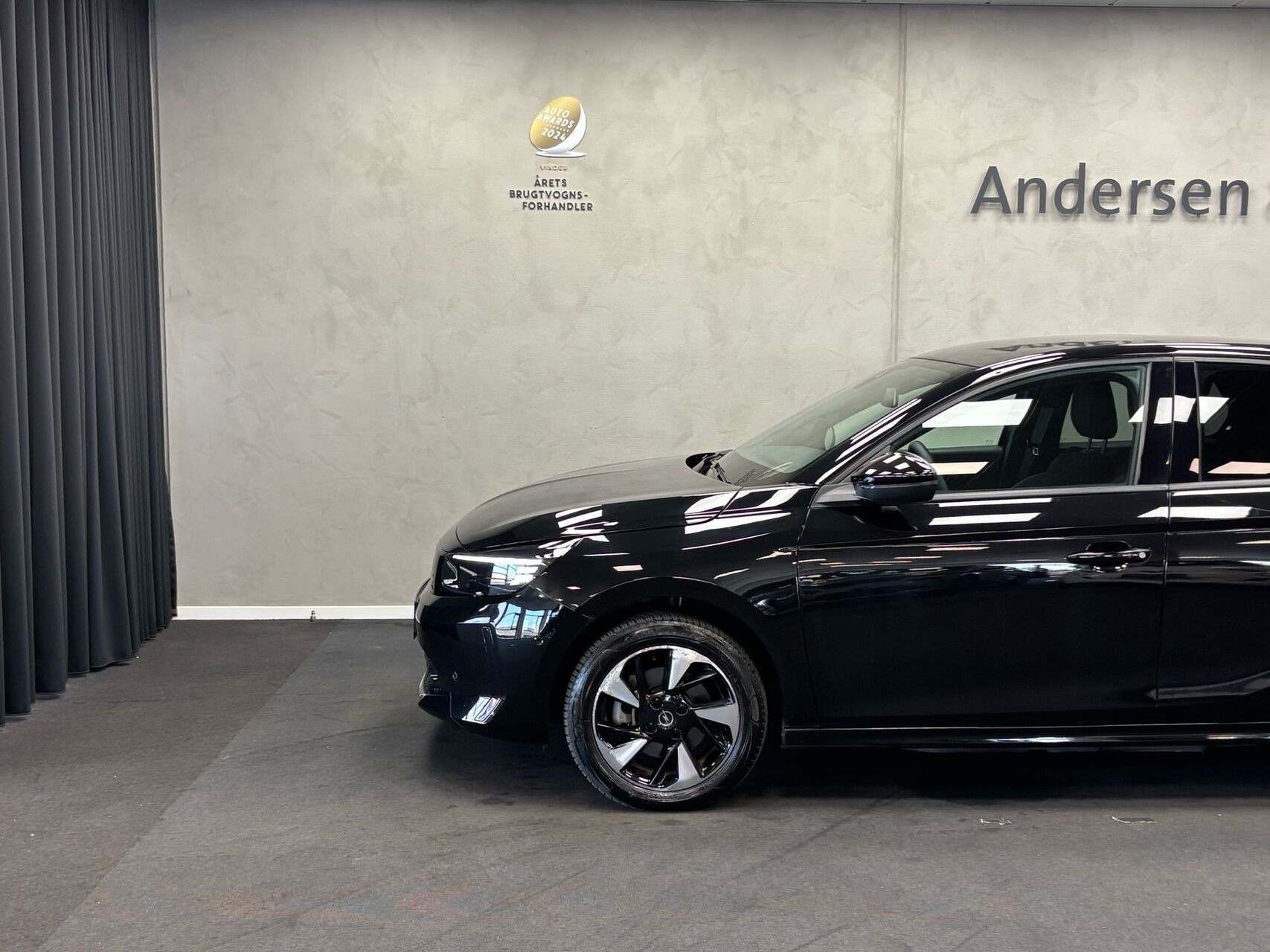 Sort Opel Corsa-e fra 2024