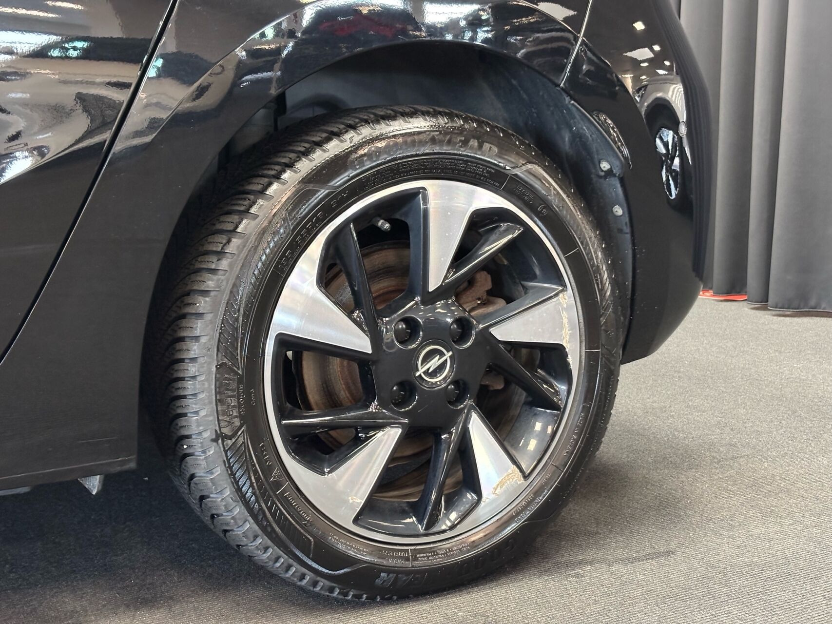 Sort Opel Corsa-e fra 2024