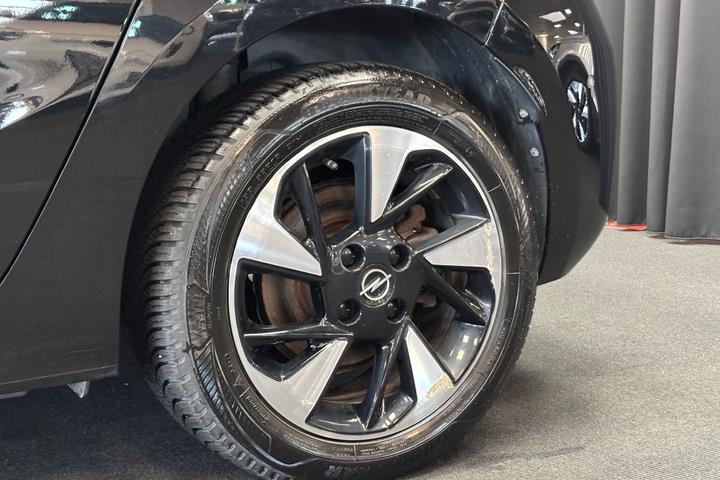 Sort Opel Corsa-e fra 2024