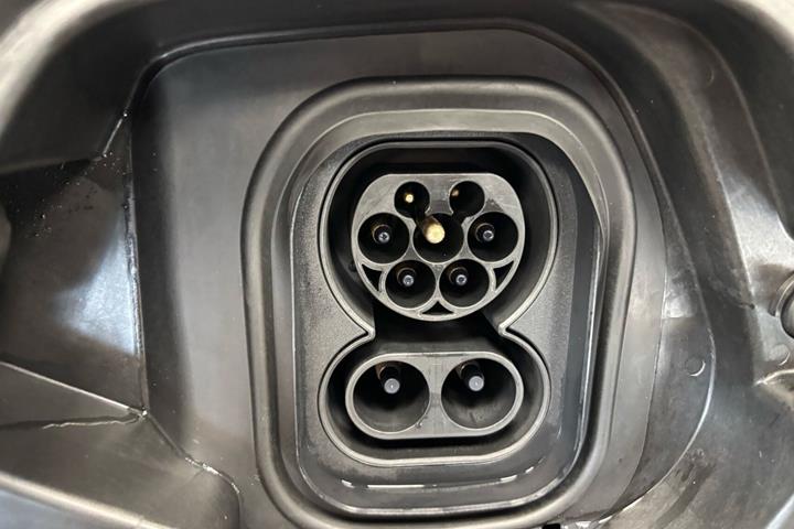 Sort Opel Corsa-e fra 2024