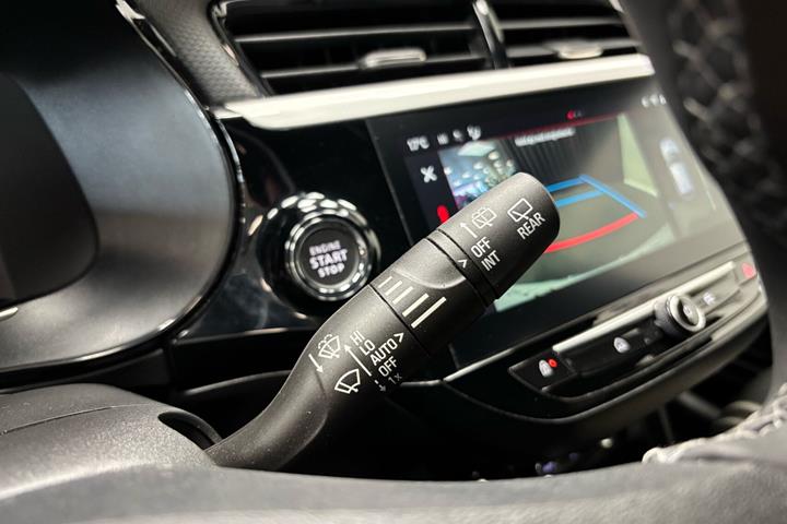 Sort Opel Corsa-e fra 2024