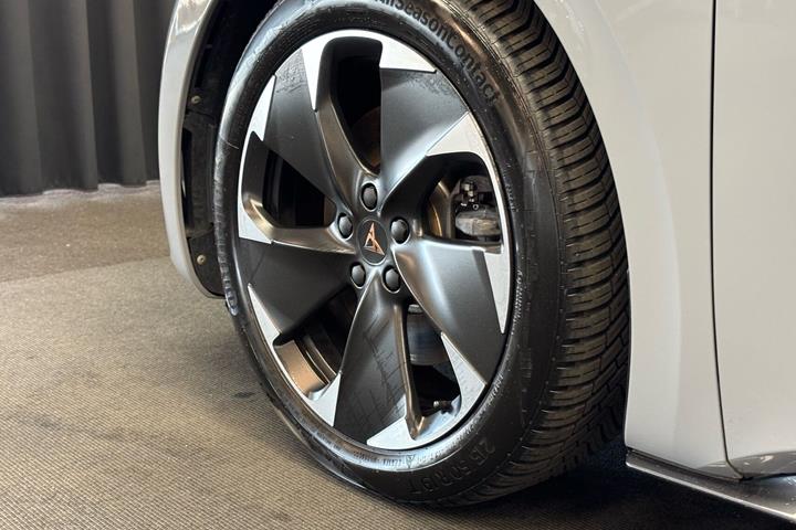 Grå Cupra Born fra 2024