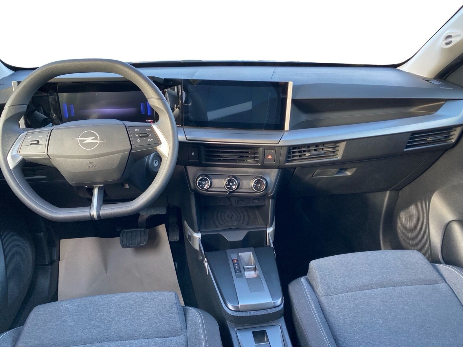 Blå Opel Frontera fra 2025