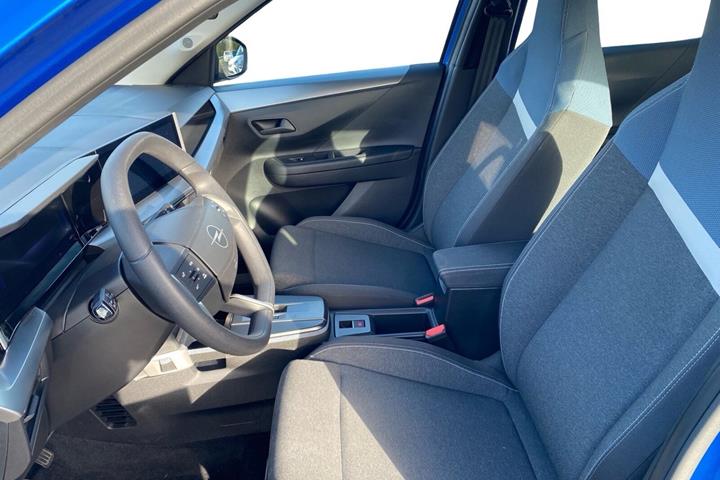 Blå Opel Frontera fra 2025