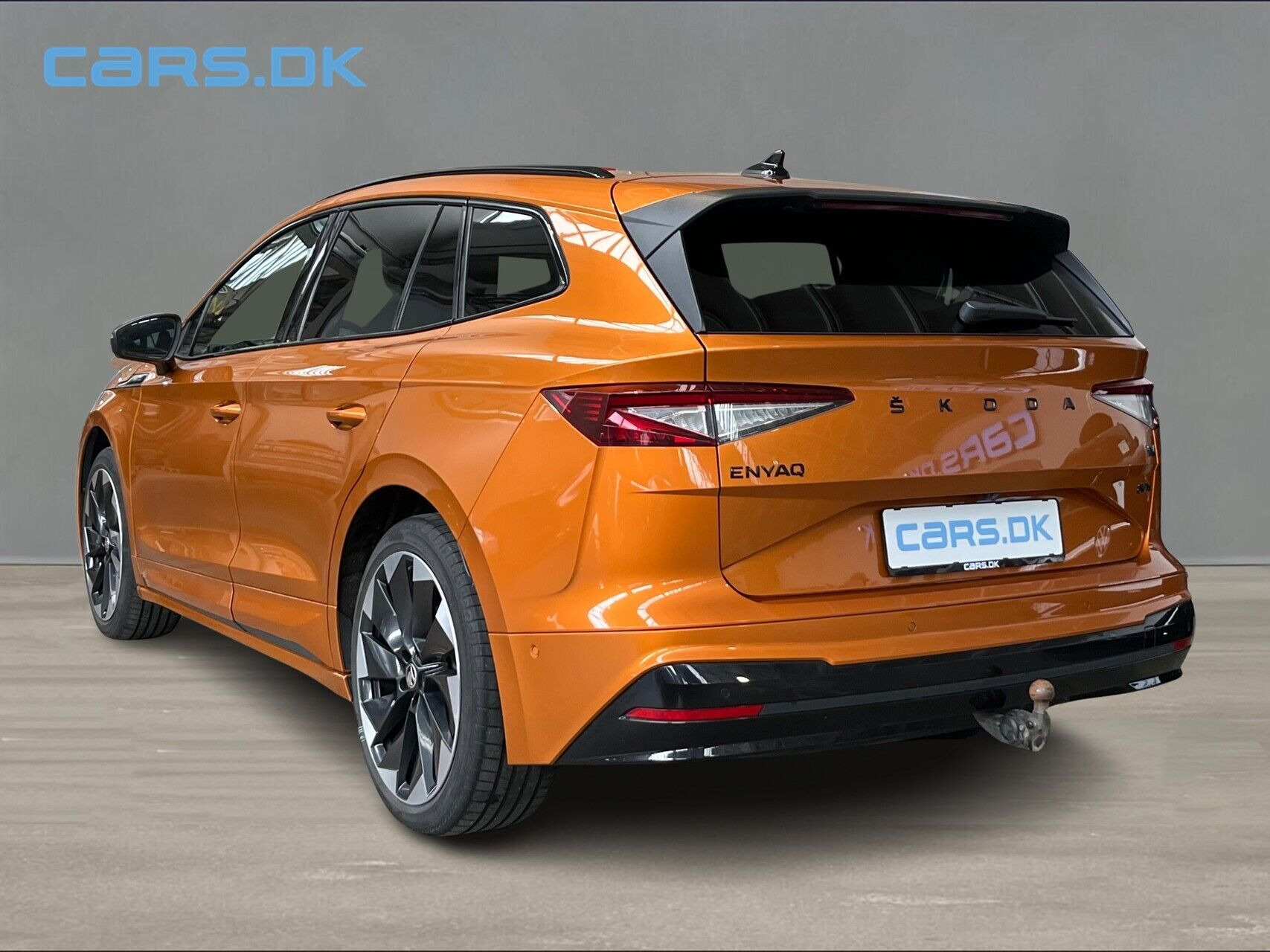 Orange Skoda Enyaq fra 2023