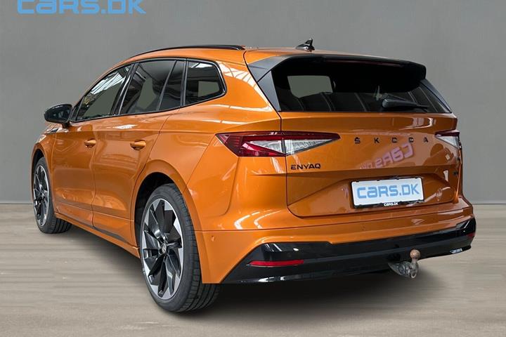 Orange Skoda Enyaq fra 2023
