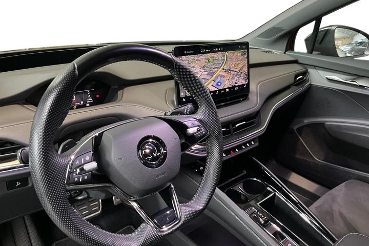 Orange Skoda Enyaq fra 2023
