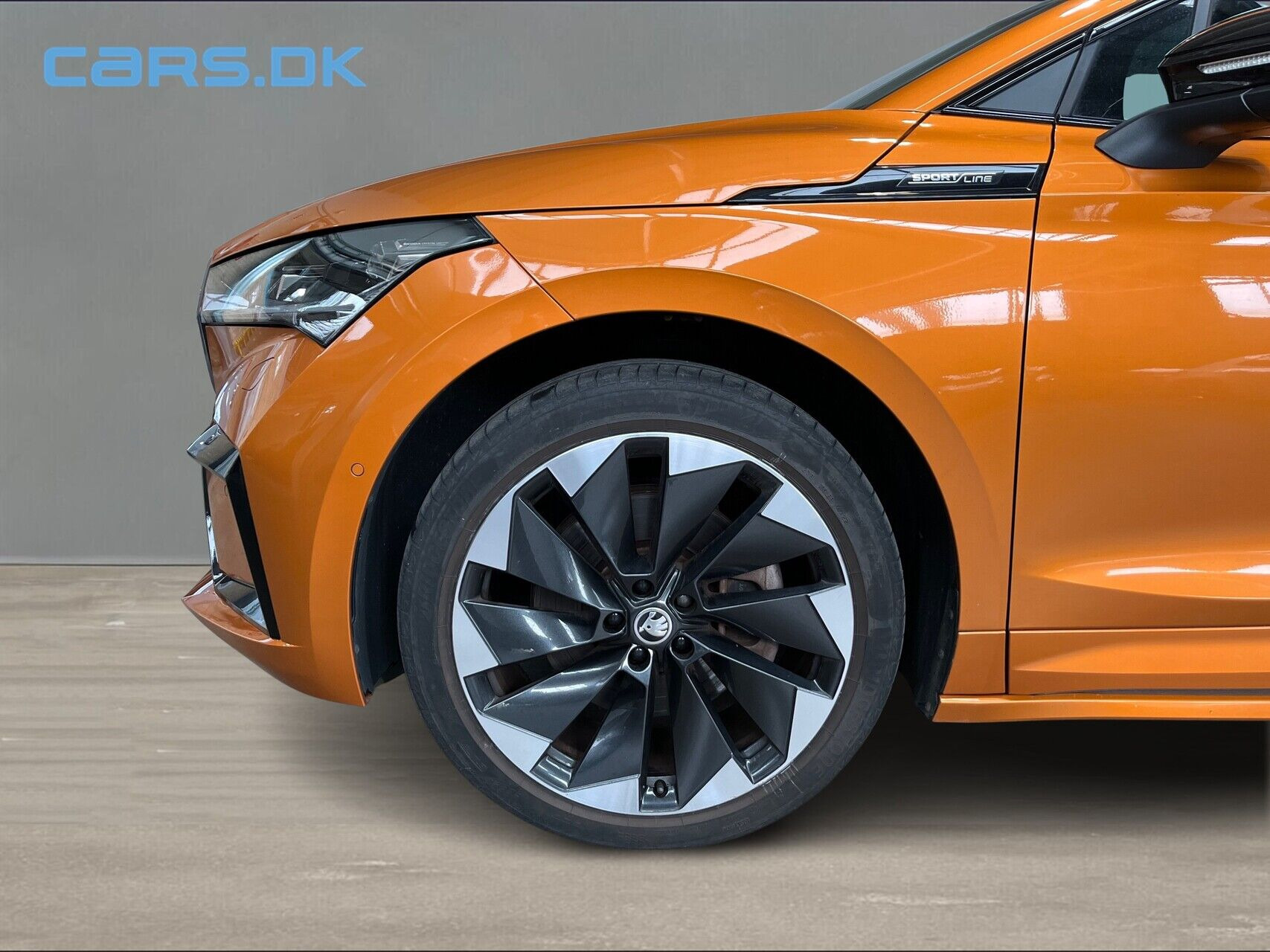 Orange Skoda Enyaq fra 2023