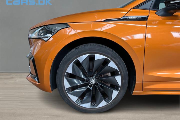 Orange Skoda Enyaq fra 2023