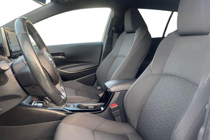 Sølv Toyota Corolla fra 2020