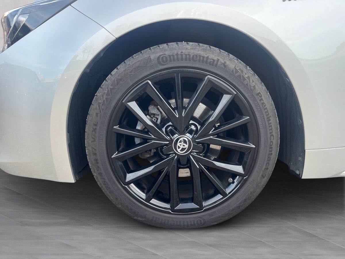 Sølv Toyota Corolla fra 2020