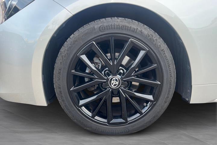 Sølv Toyota Corolla fra 2020