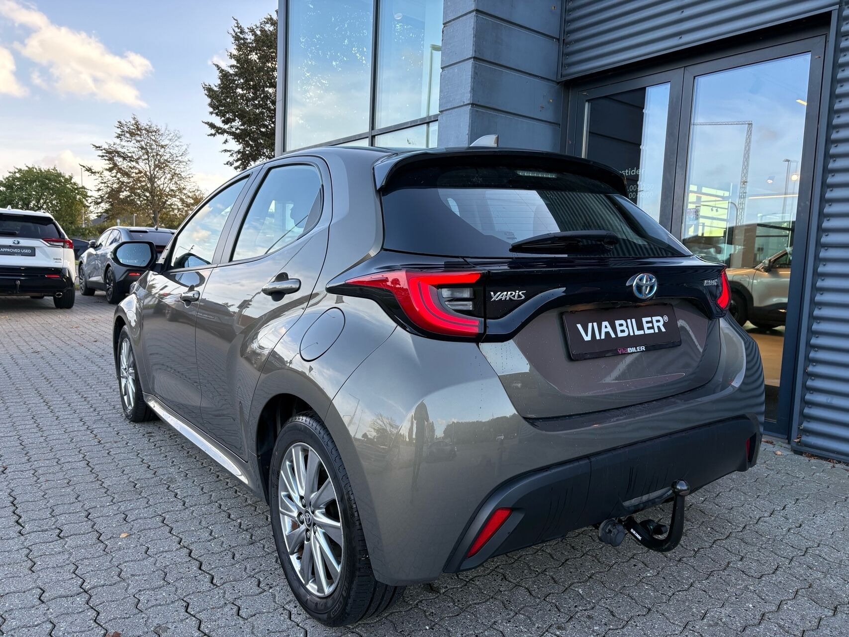 Bronze Toyota Yaris fra 2023