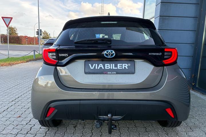 Bronze Toyota Yaris fra 2023