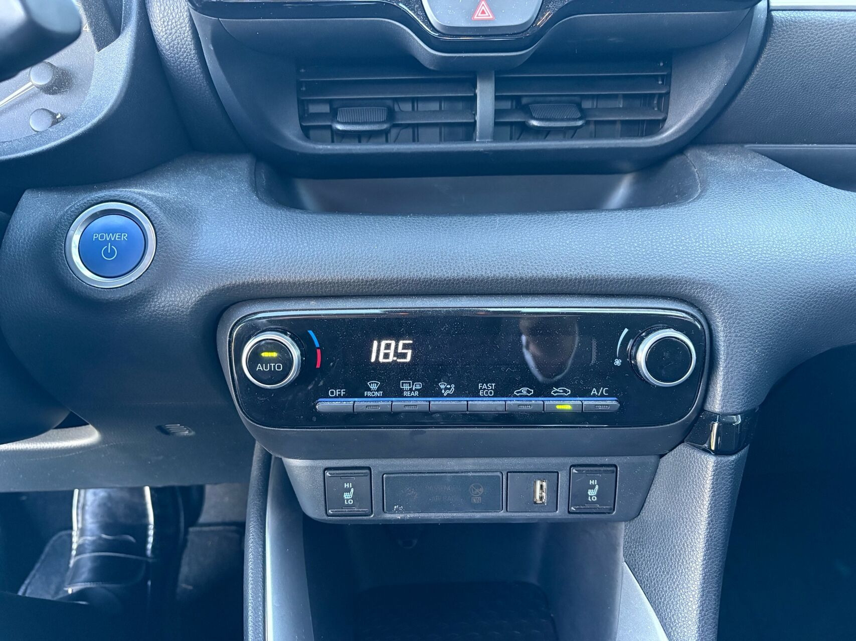 Bronze Toyota Yaris fra 2023