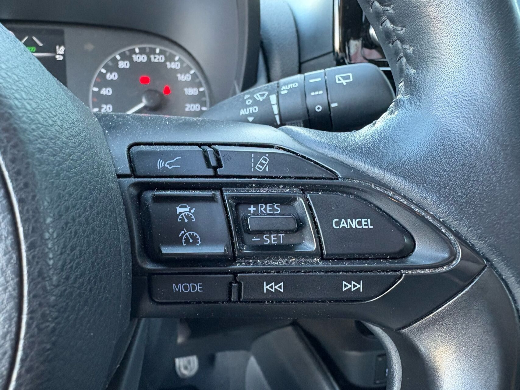 Bronze Toyota Yaris fra 2023