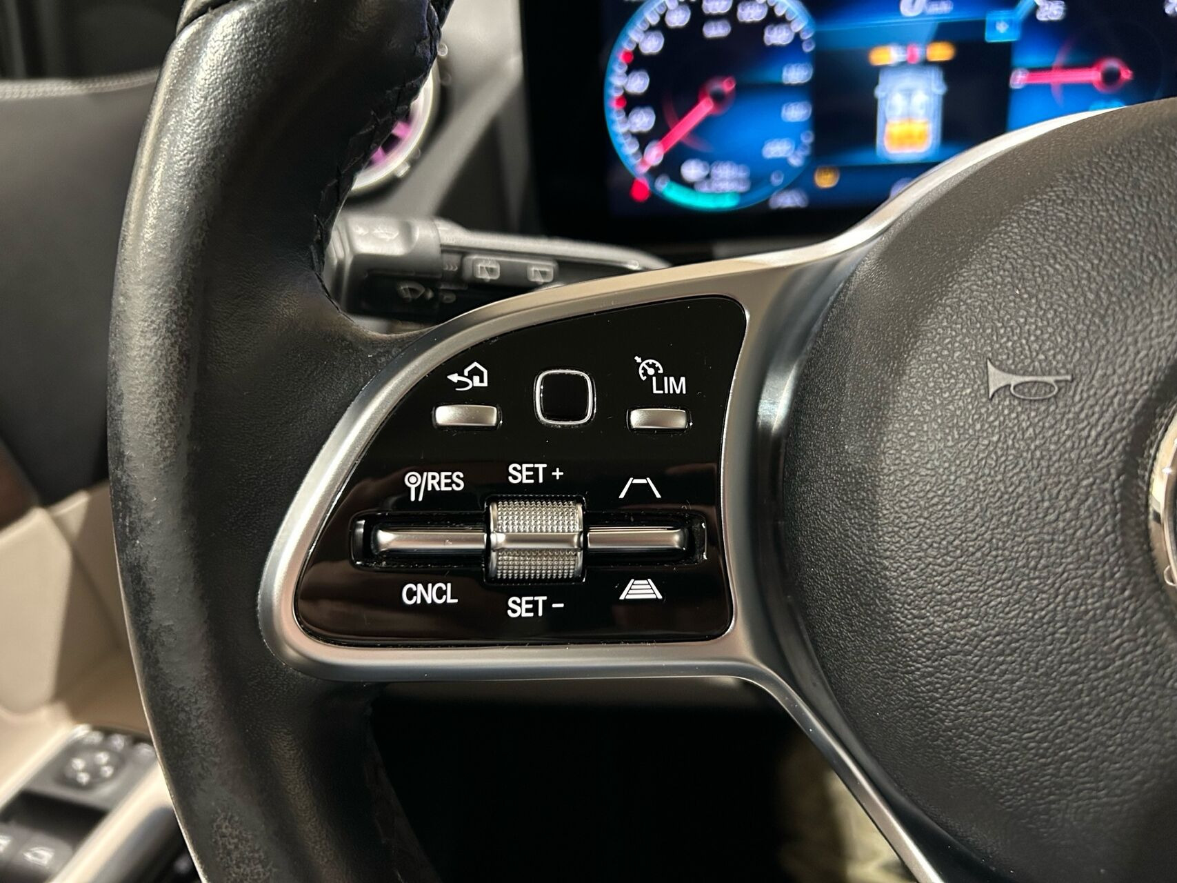 Grå Mercedes EQA250 fra 2022