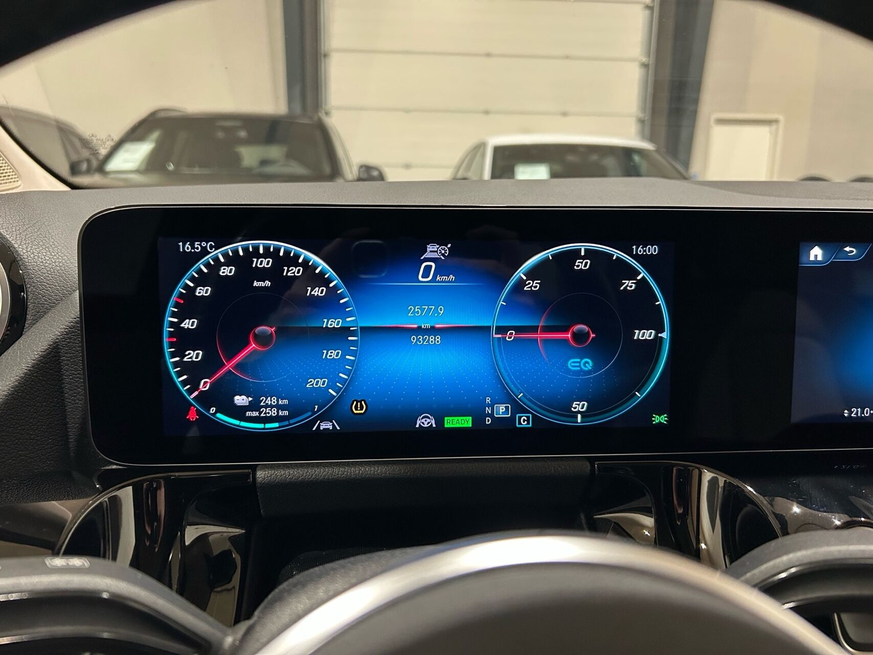 Grå Mercedes EQA250 fra 2022