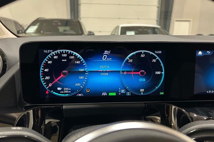 Grå Mercedes EQA250 fra 2022