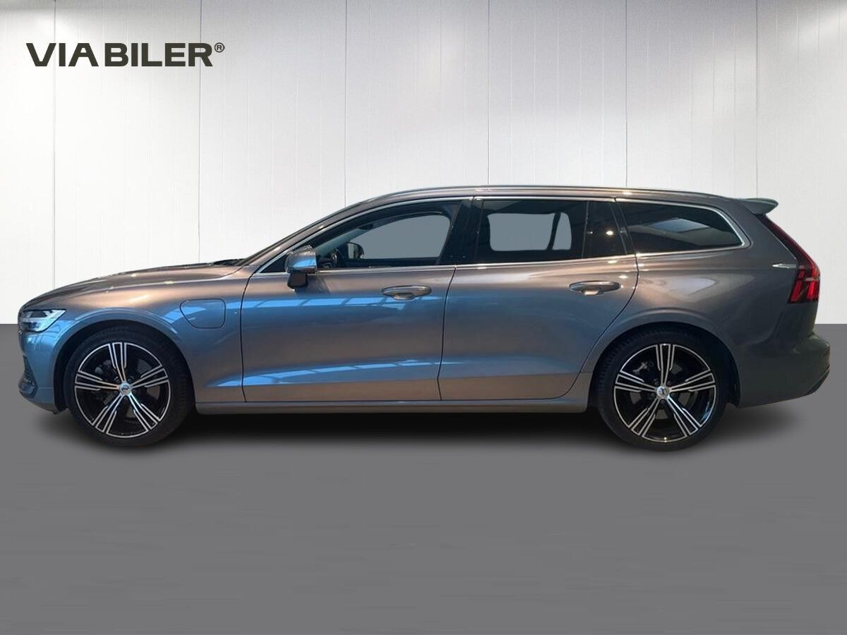 Grå Volvo V60 fra 2021