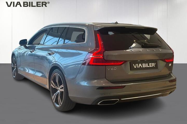 Grå Volvo V60 fra 2021