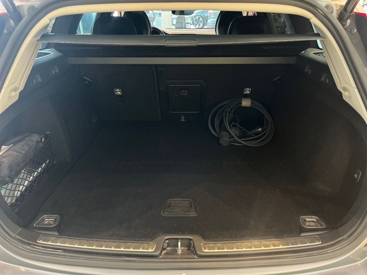 Grå Volvo V60 fra 2021