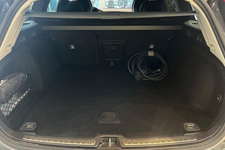 Grå Volvo V60 fra 2021
