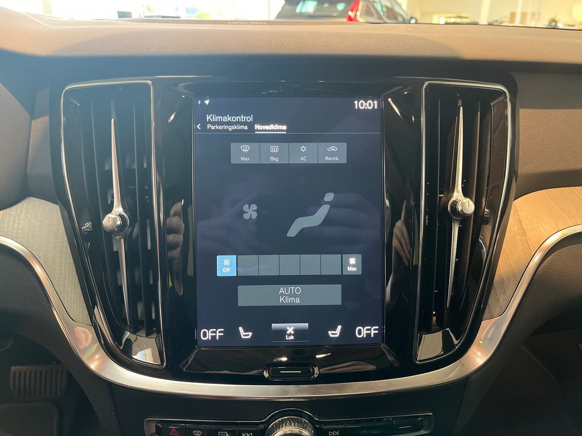 Grå Volvo V60 fra 2021