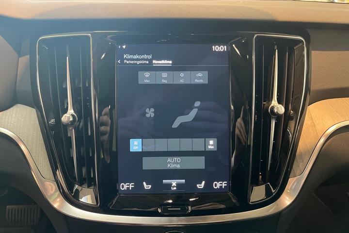 Grå Volvo V60 fra 2021